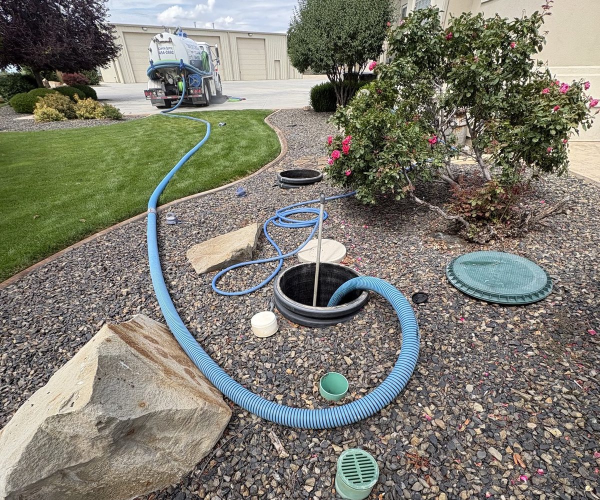 Canyon Septic accessing a septic tank at the surface